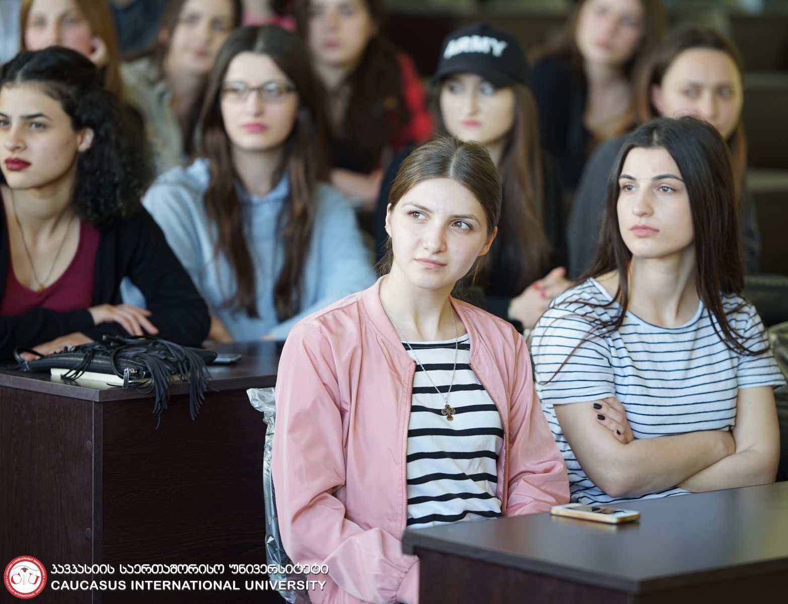 ბიზნესის ფაკულტეტის დეკანისა და მოადგილის შეხვედრა სტუდენტებთან